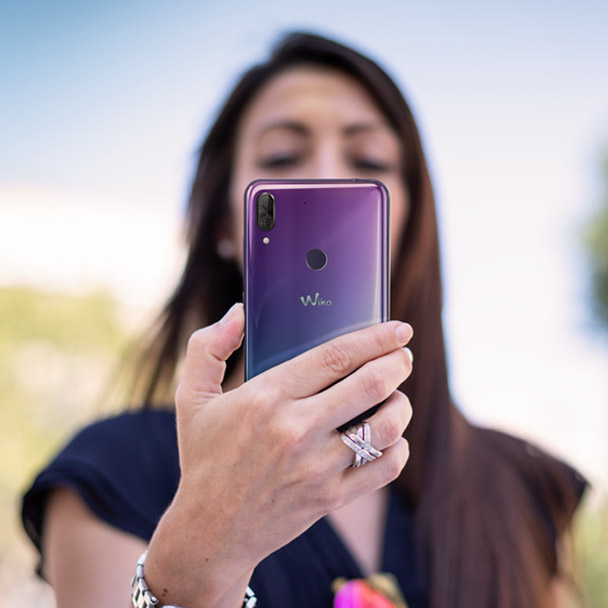 Woman unlocking her View2 plus with the Face unlock feature
