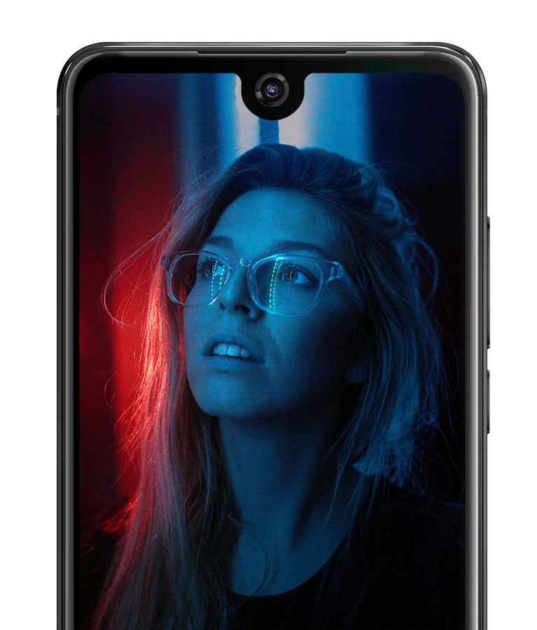 schermo dello smarphone View 2 che mostra un favoloso selfie di donna